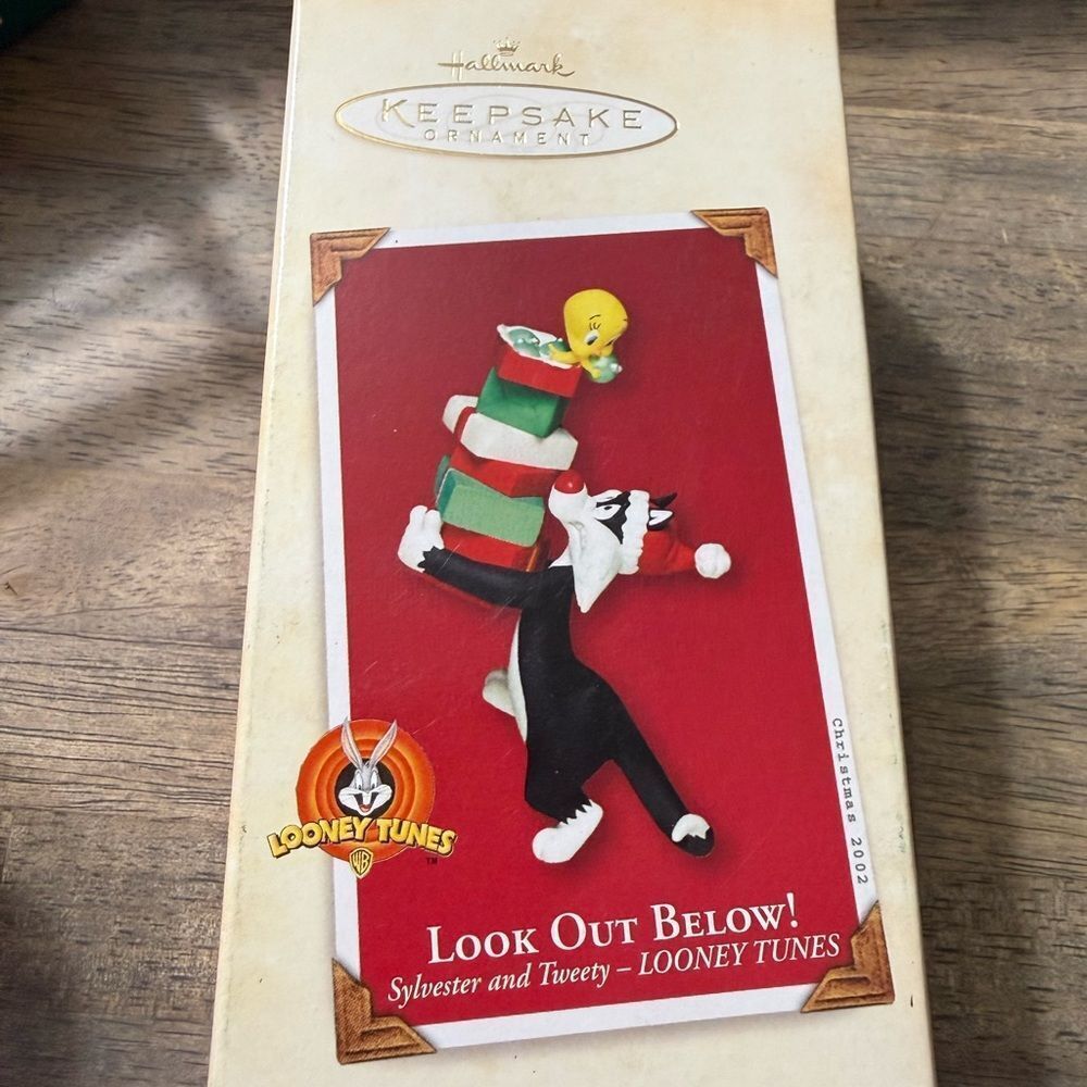 Hallmark Keepsake Ornament – “Look Out Below!” (Sylvester & Tweety – 2002)